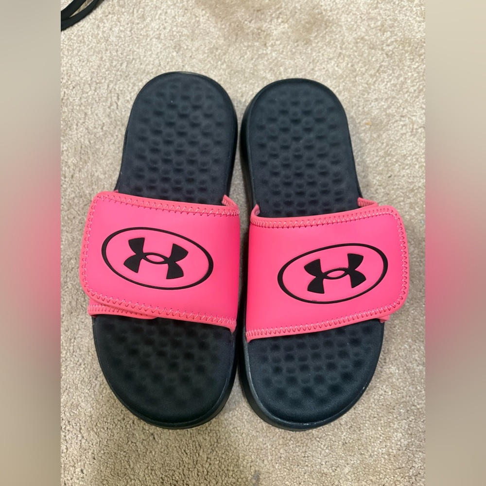 size 7 under armor black and pink slides!